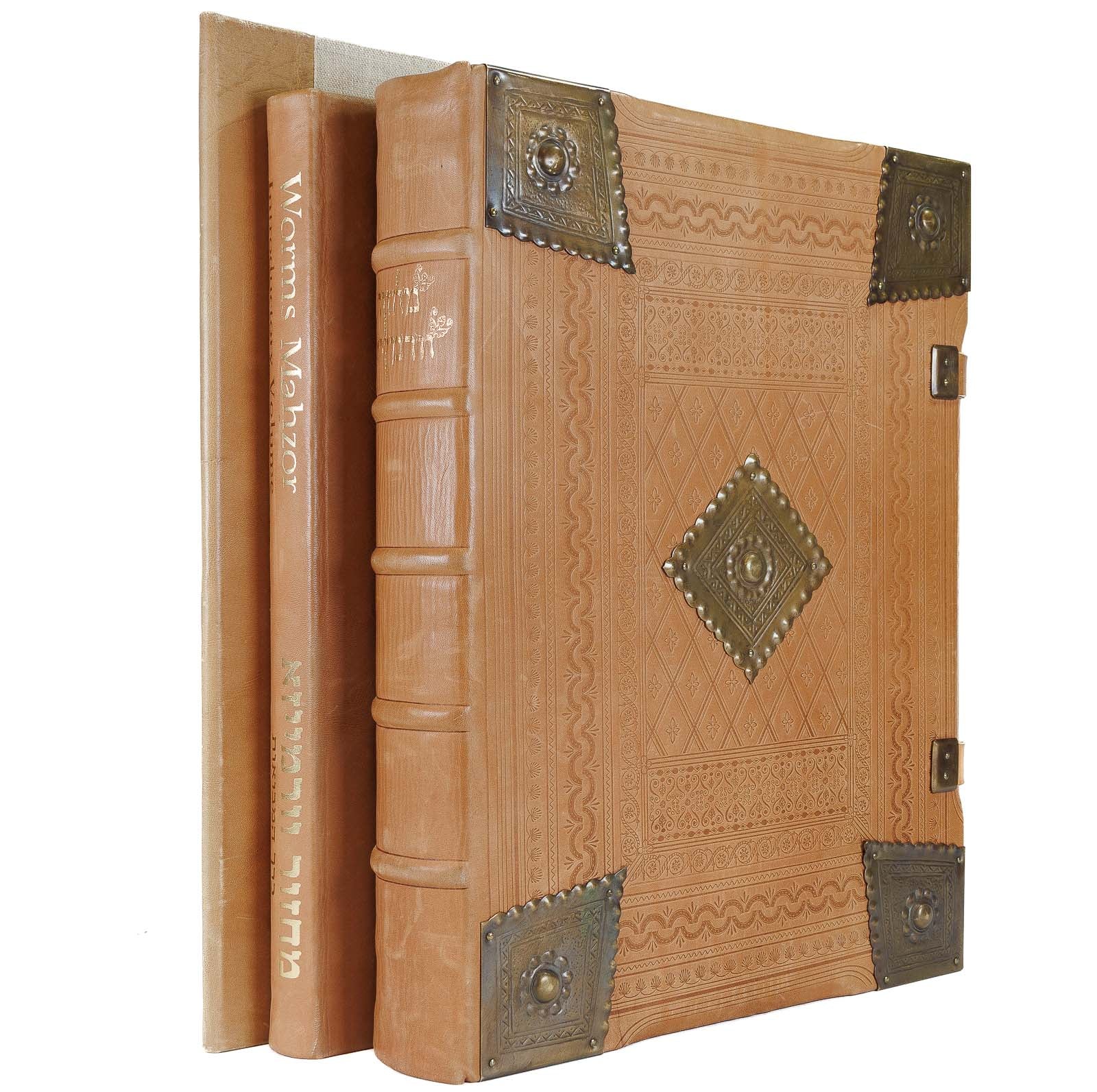 <center> THE WORMS MAHZOR <br><i> MASSIVE LEATHER FINE BINDING </i><BR>LIMITED EDITION FACSIMILE 1985 </center>   </center>